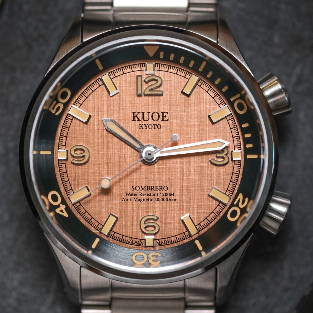 KUOE SOMBRERO 90-011 Salmon Pink linen textured dial Miyota 9039 20 BAR dial details
