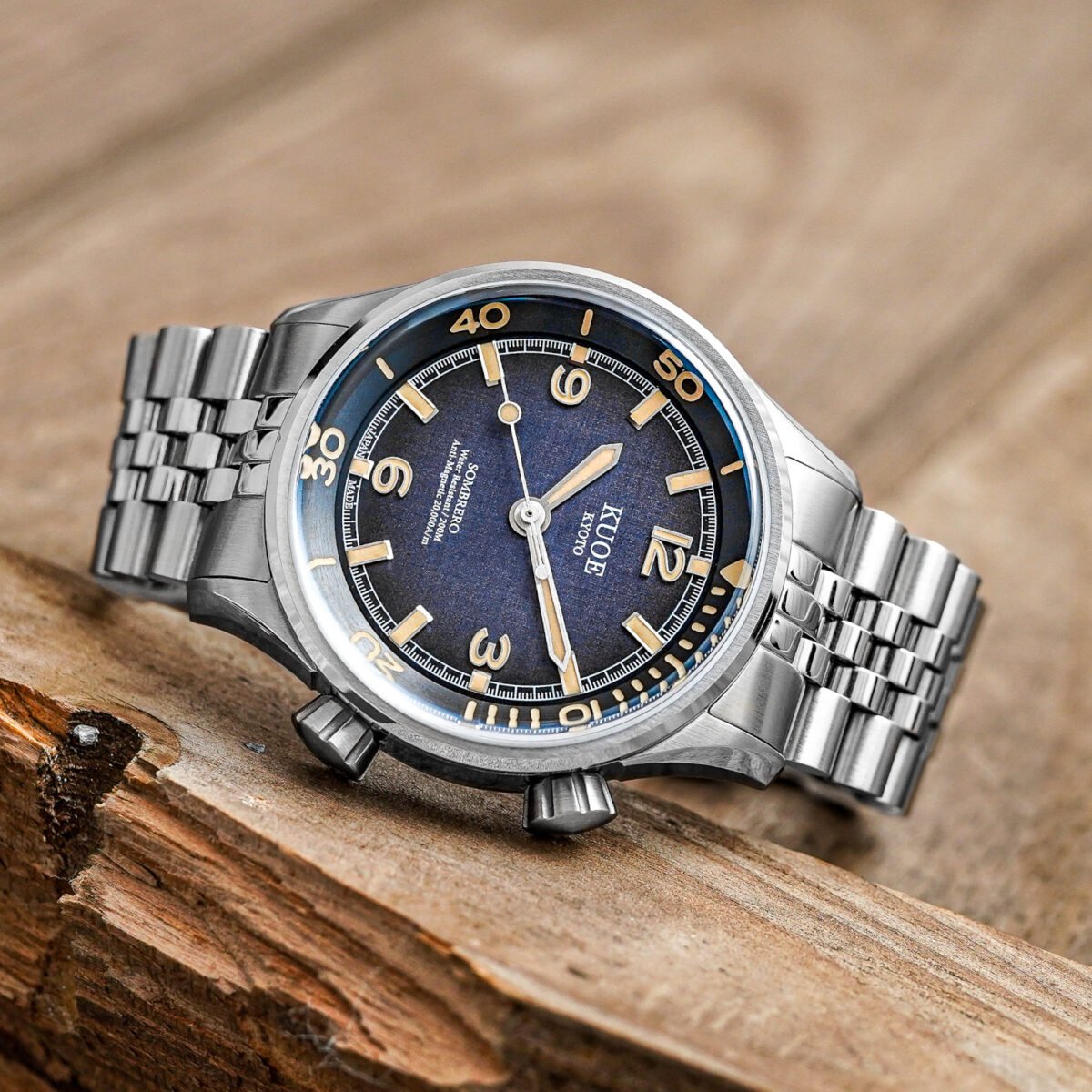 KUOE SOMBRERO 90-011 Gradient Navy linen textured dial Miyota 9039 20 BAR 5-link bracelet shot