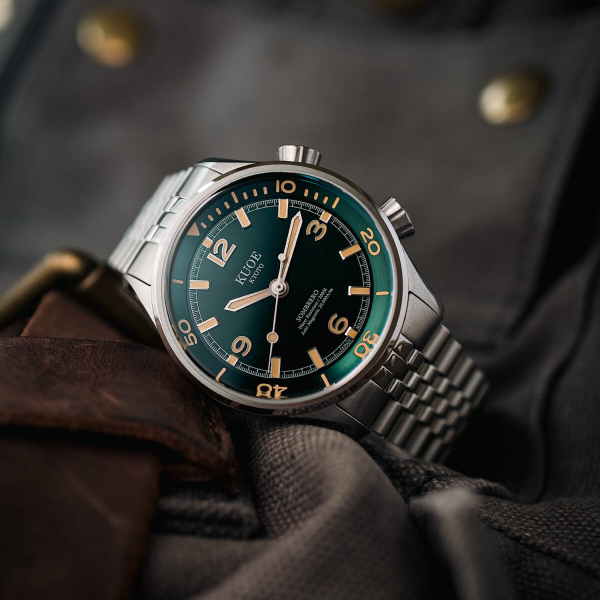 SOMBRERO 90-011 Green Linen Textured Dial 20 BAR automatic dive watch shot