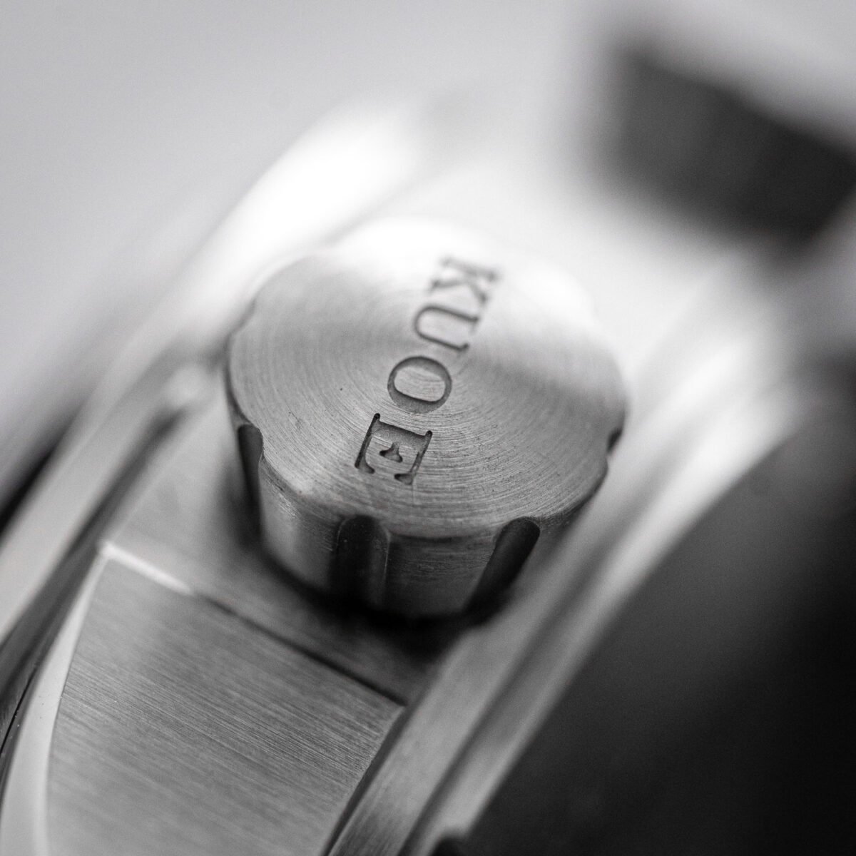 KUOE SOMBRERO 90-011 Gradient Navy linen textured dial Miyota 9039 20 BAR crown