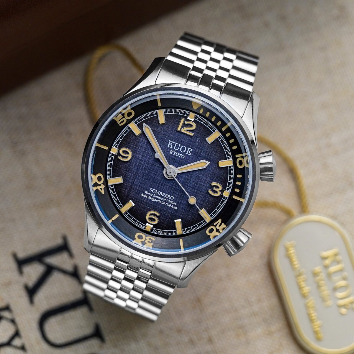 KUOE SOMBRERO 90-011 Gradient Navy linen textured dial Miyota 9039 20 BAR 5-link bracelet dial details